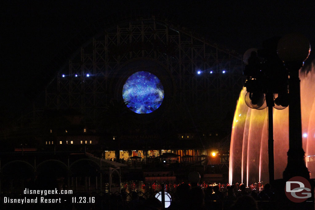 Images were projected on the Screamin Loop, nothing on the Fun Wheel tonight.