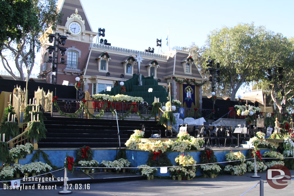 The traditional stage and set up.