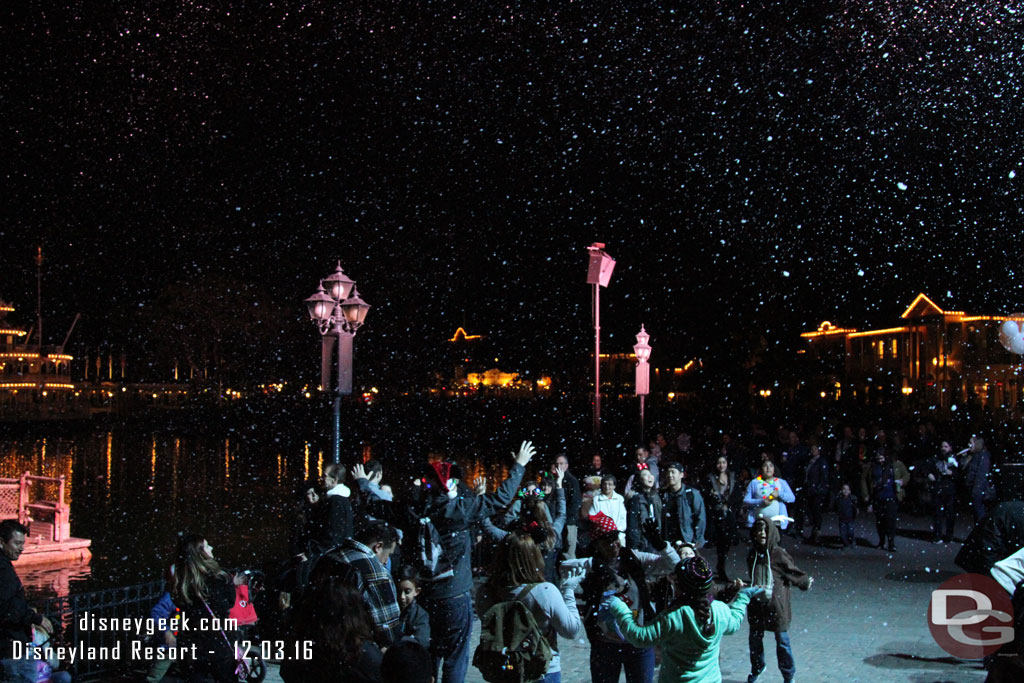 Back to New Orleans Square for some snow fall pictures.