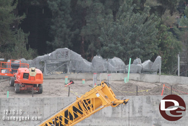 A closer look at the new rock formations that are visible over the wall.