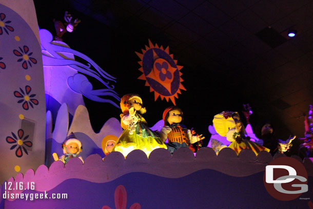 These dolls are still motionless on Small World Holiday. 