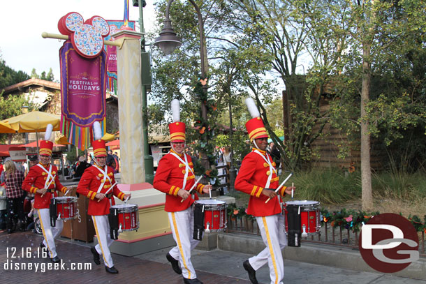 Holiday Toy Drummers