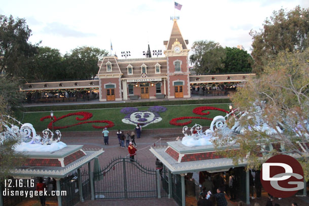 All quiet at the entrance to Disneyland. Notice the flag blowing, the wind was picking up.