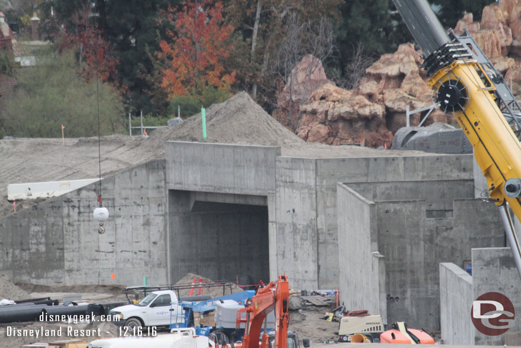 Continuing to the right that is the Frontierland entrance tunnel