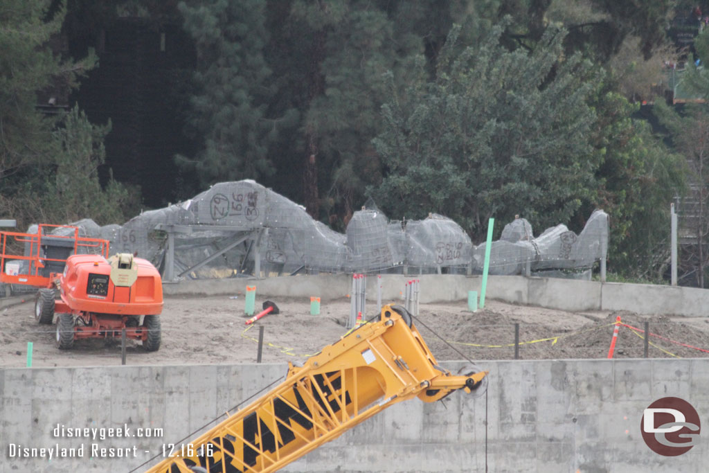 A closer look at the new rock formations that are visible over the wall.