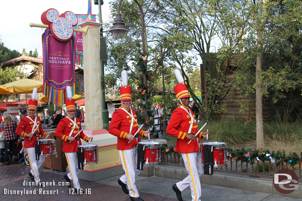 Holiday Toy Drummers