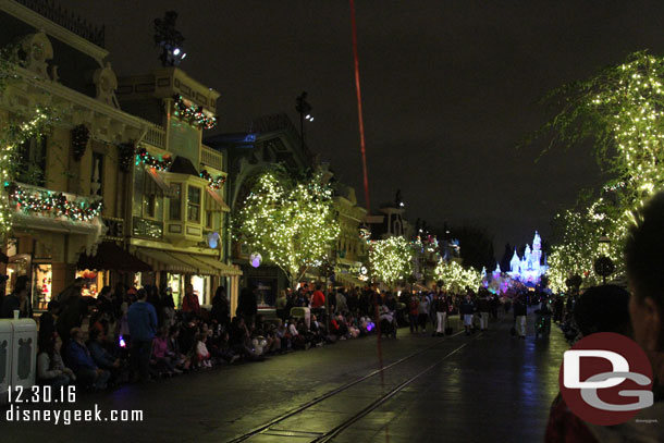 The lights went off for the intro but the Christmas ones stayed on.