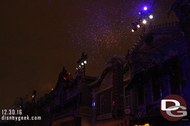 Snow fall mixed with rain on Main Street.