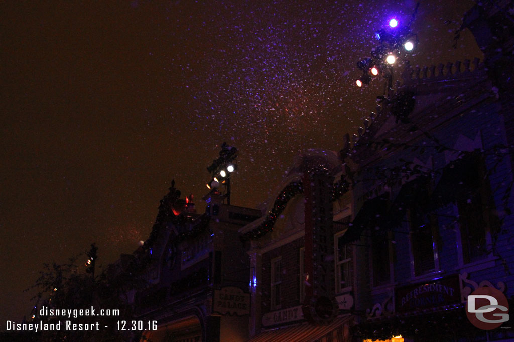 Snow fall mixed with rain on Main Street.