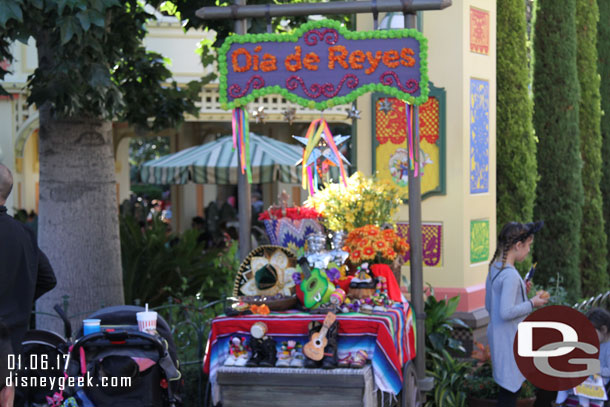 A display for three kings at the entrance.