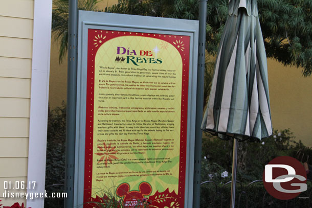 A sign describing Dia De Reyes (Three Kings Day) celebrations and traditions.