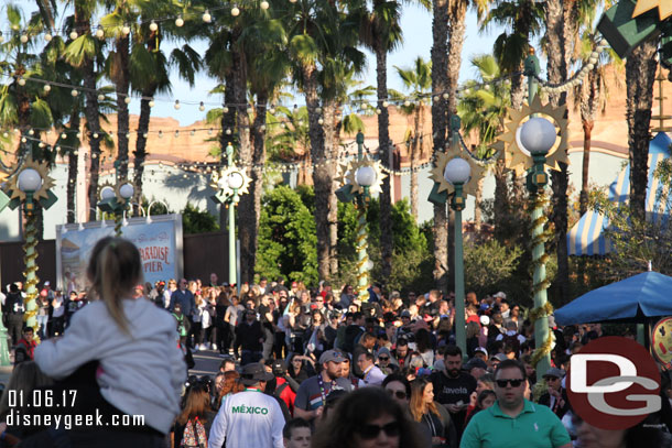 Paradise Pier had a lot of guests moving around.  The queue for Screaming wrapped out into the walkway.