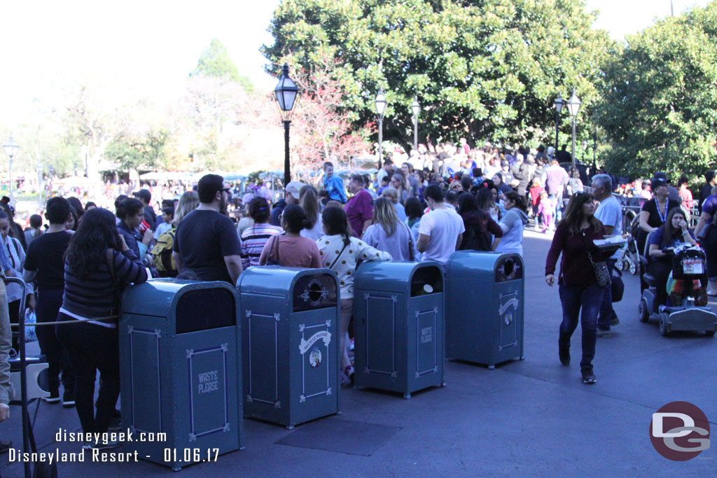 Trashcans and ropes mark the Pirates queue and closed walkways.  