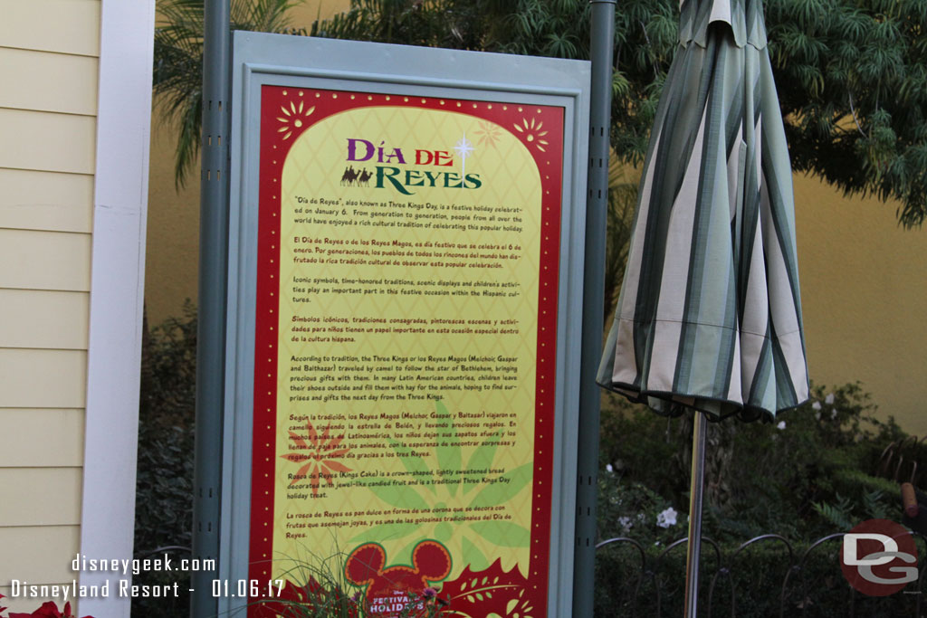 A sign describing Dia De Reyes (Three Kings Day) celebrations and traditions.