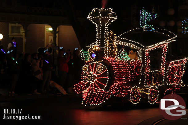 Goofy leads the way, the Blue Fairy did not return and Tinkerbell was moved back in the line up to be with the Peter Pan group.