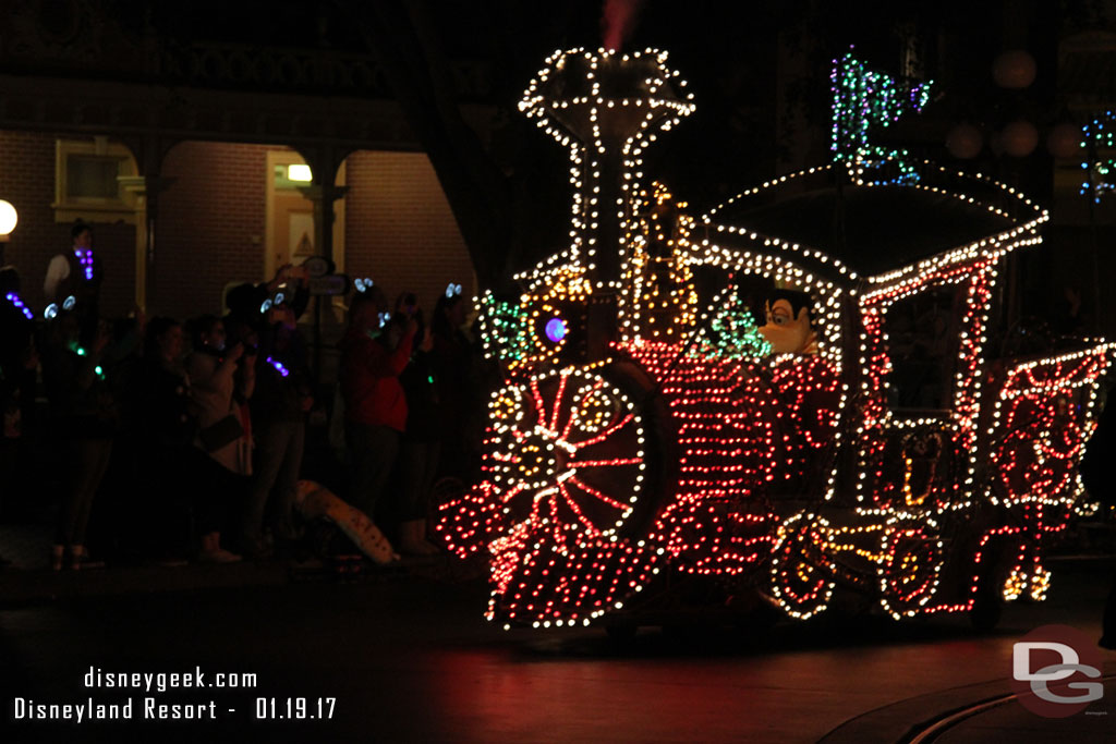 Goofy leads the way, the Blue Fairy did not return and Tinkerbell was moved back in the line up to be with the Peter Pan group.