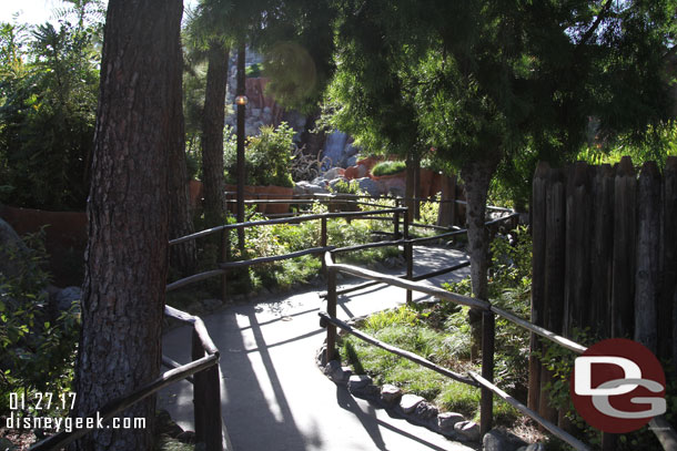 Random picture of the Splash Mountain queue path.