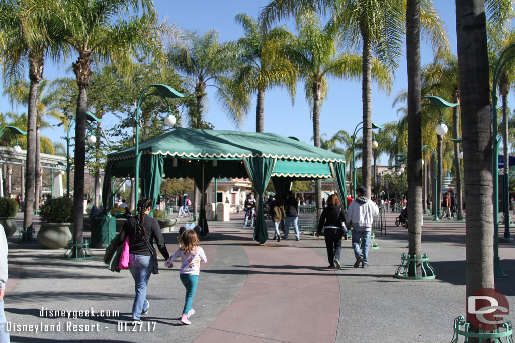 Still seems odd that one security tent was left in the west Esplanade.