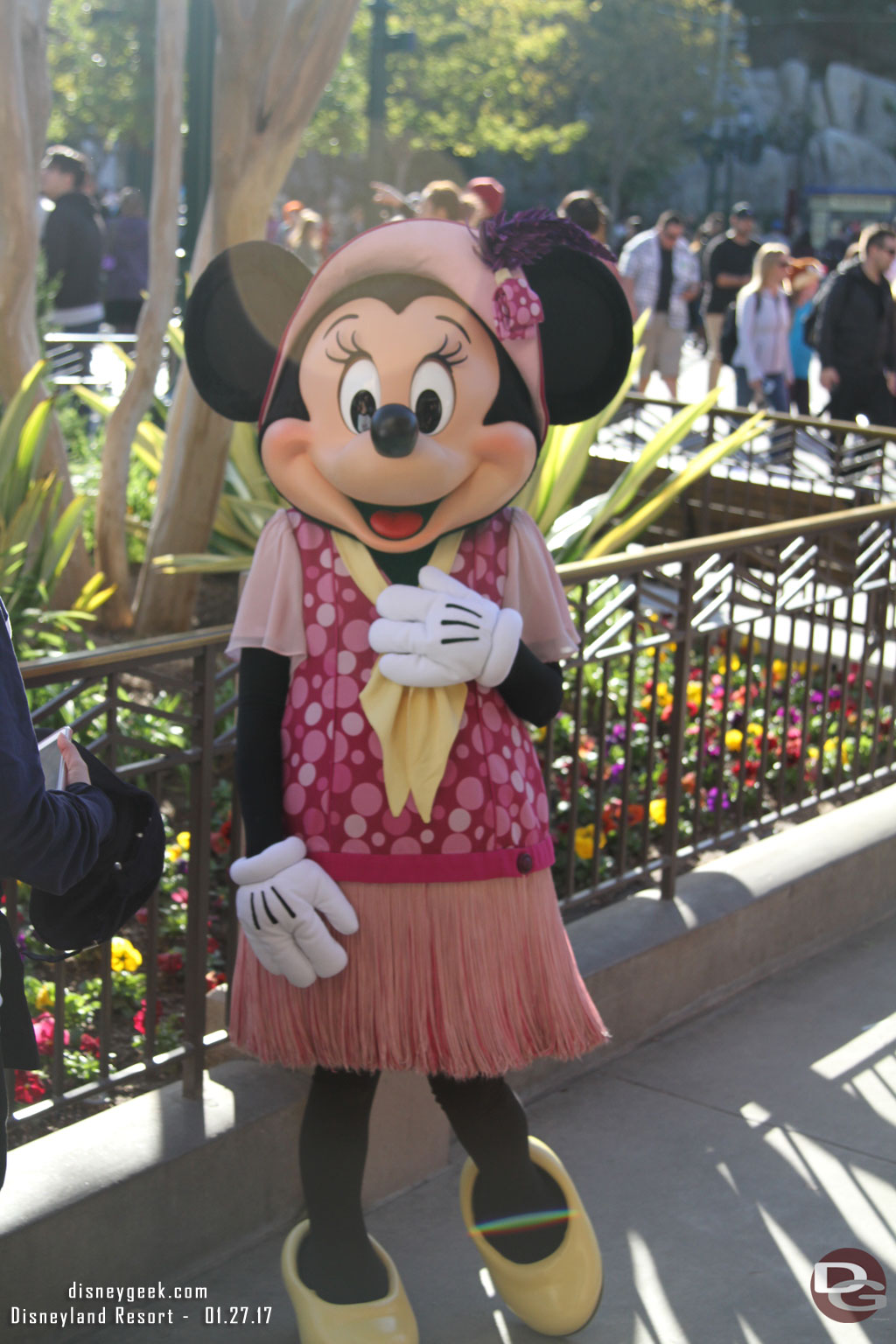 Speaking of Minnie Mouse she was out on Buena Vista Street.