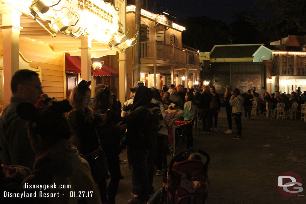 The Stage Door Cafe line extended to the Golden Horseshoe entrance.