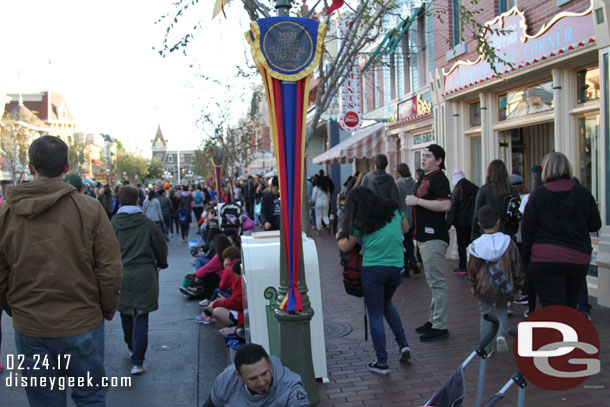 Main Street had a fair number of guests waiting for the MSEP parade already.  A good amount of the curb seating was claimed, only 4 hours before parade.