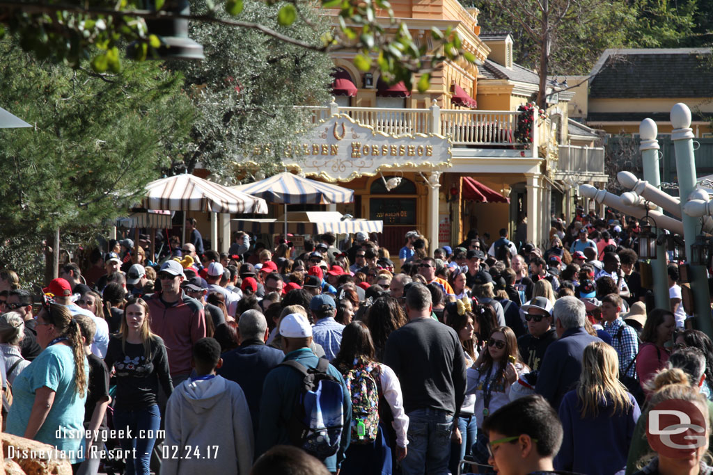 Frontierland was a little crowded this afternoon.