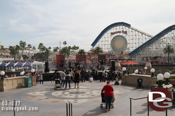 Paradise Park features concerts five times a day.  Today Tomasina was performing (you may remember them from Tomorrowland Terrace).  Upcoming groups are SMITH and Phat Cat Swinger.