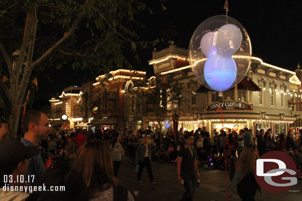 Waiting of the Main Street Electrical Parade, crossing my fingers the guests in front of me lower this balloon.