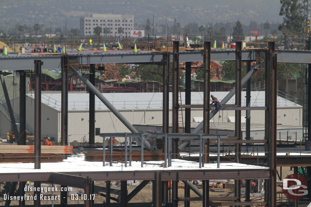 The scale is really hard to convey in pictures.. but notice the worker in the middle.