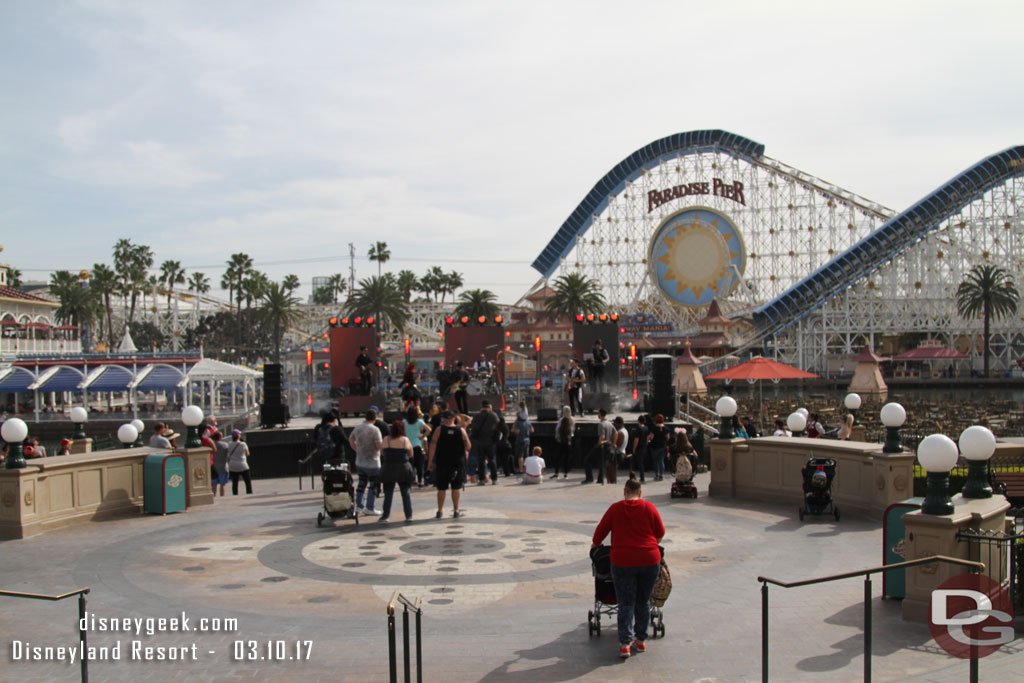 Paradise Park features concerts five times a day.  Today Tomasina was performing (you may remember them from Tomorrowland Terrace).  Upcoming groups are SMITH and Phat Cat Swinger.