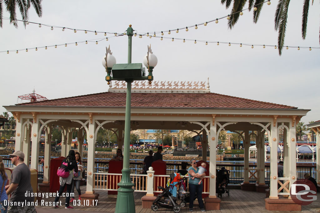 Walls are down on the FastPass distribution area too.