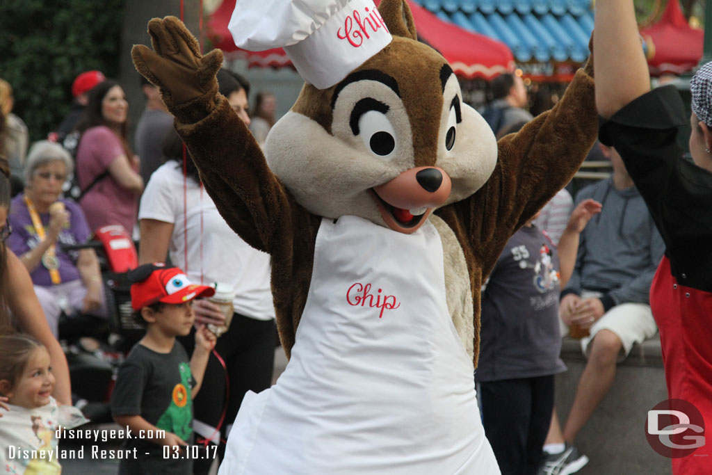 The Jammin Chefs perform in Paradise Pier and feature Chip and Dale.