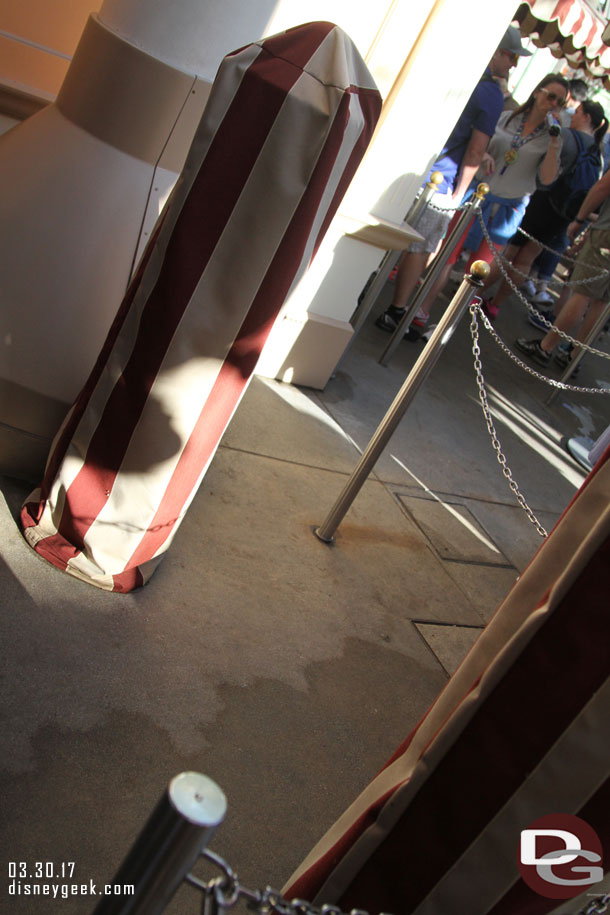 Our next stop was Toy Story.  Here is the FastPass/MaxPass merge point right before you get the glasses.