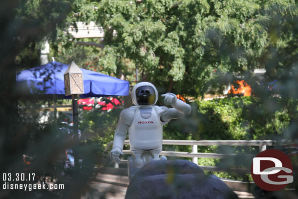 ASIMO was still motionless