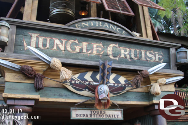 Jungle Cruise had a 30 min wait according to the Disneyland App, 25 min according to the sign, in reality about 5 minutes.