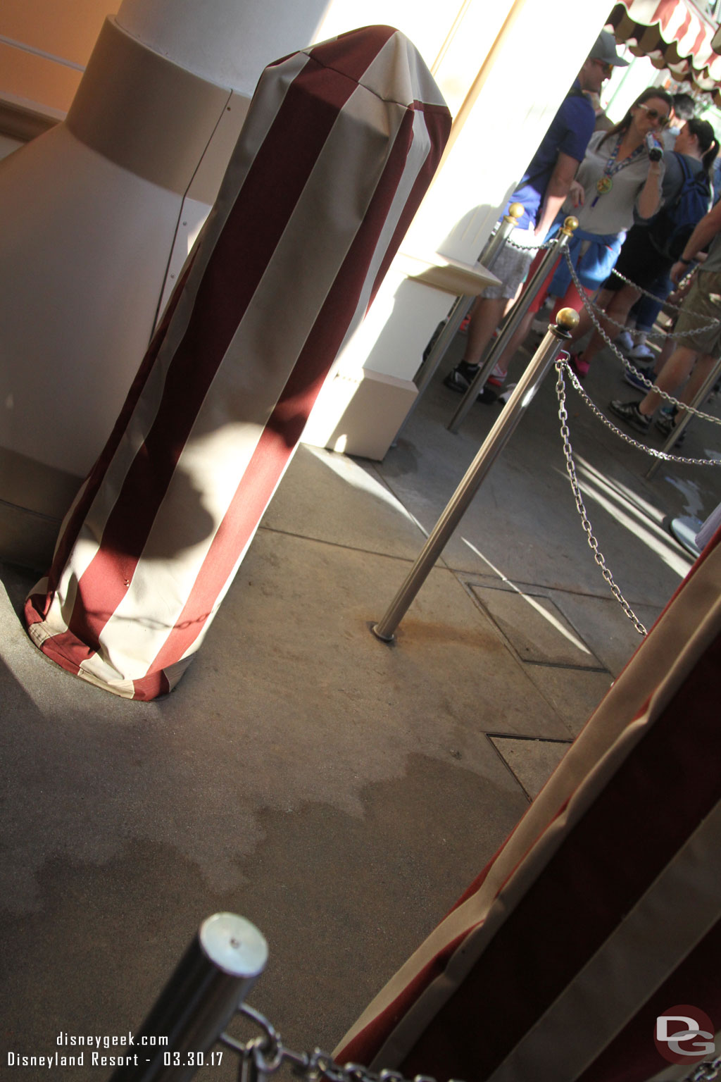 Our next stop was Toy Story.  Here is the FastPass/MaxPass merge point right before you get the glasses.