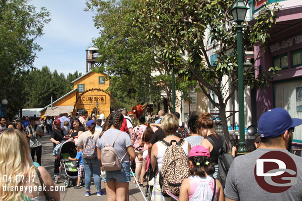 A long line to meet Nick Wilde from Zootopia.