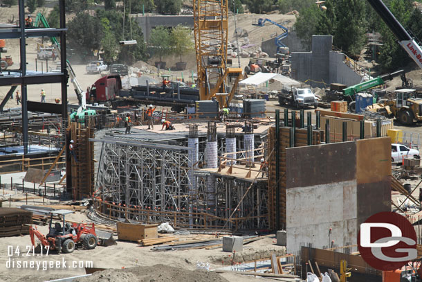 The circular structure continues to evolve.  It appears now to maybe be a spiral.. notice the left side floor is higher than the right.  Maybe this is a ramp connecting the first to second floor.