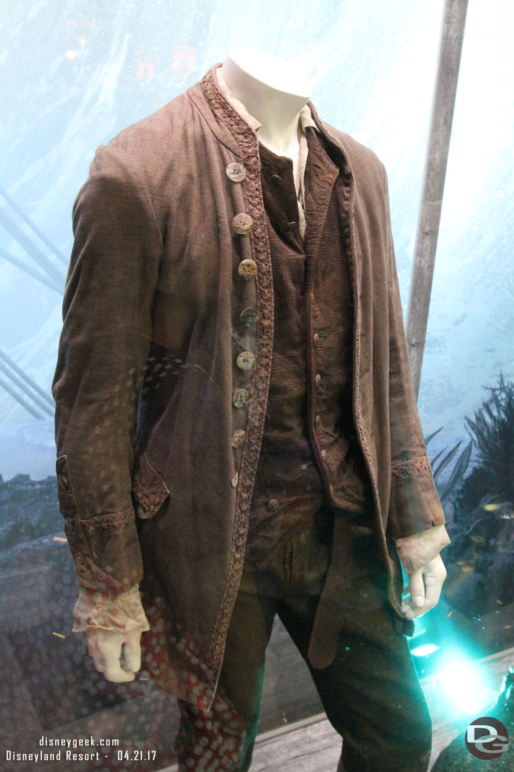 Costume worn by Brenton Thwaites as Henry