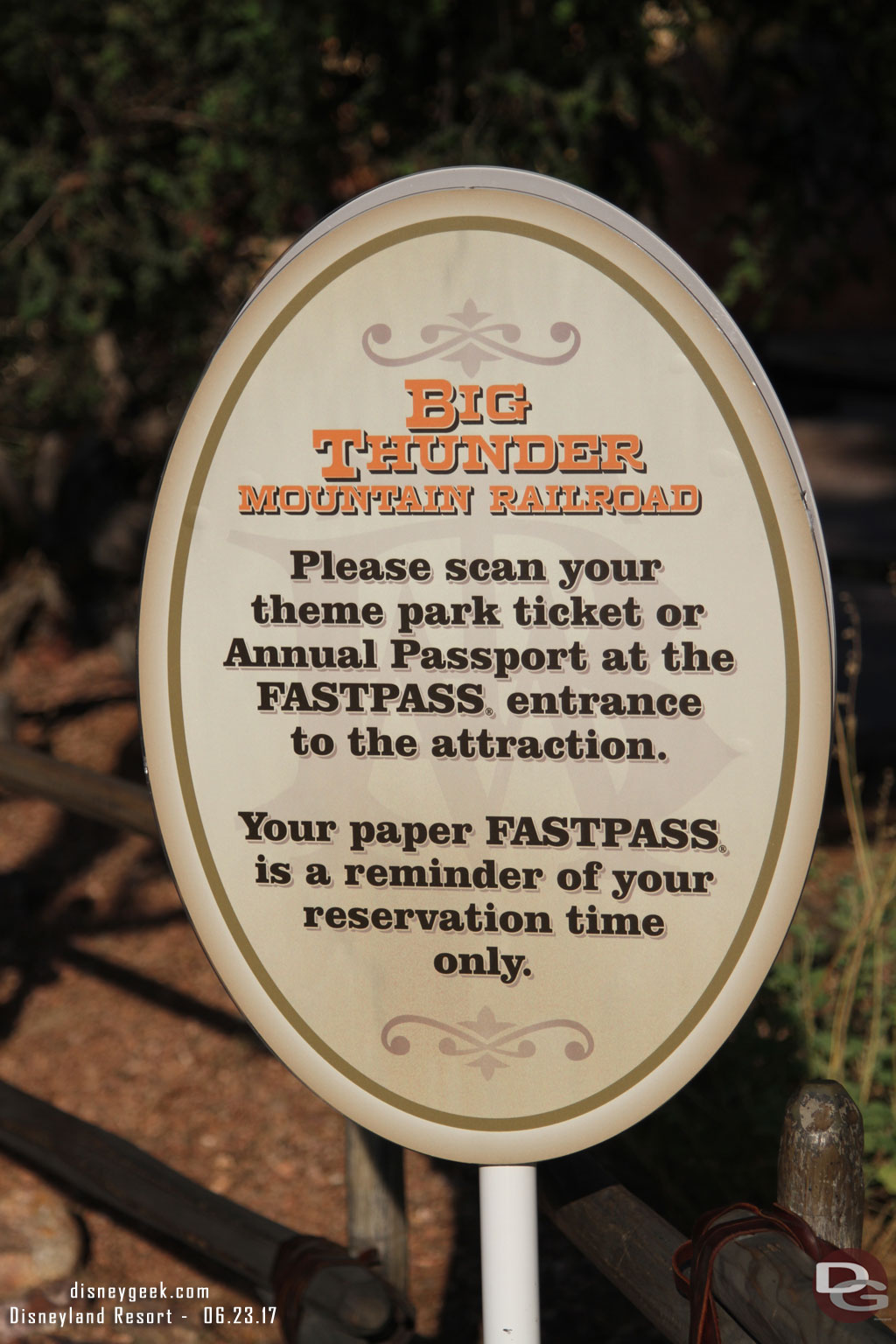 Another FastPass sign near Big Thunder (interesting note they were letting distribution continue while it was down).