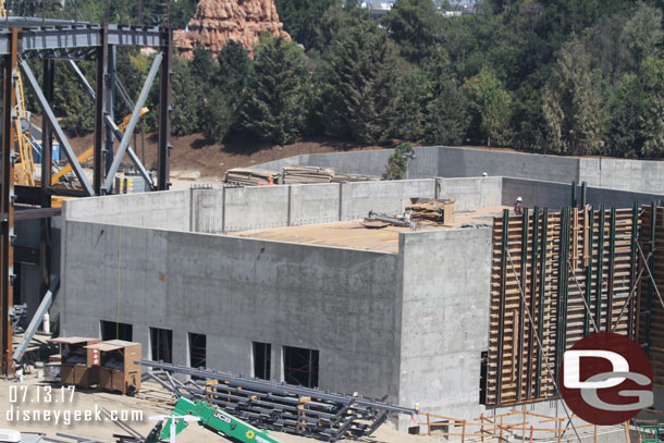 The temporary support for a concrete floor is installed in the building next to the battle escape show building.