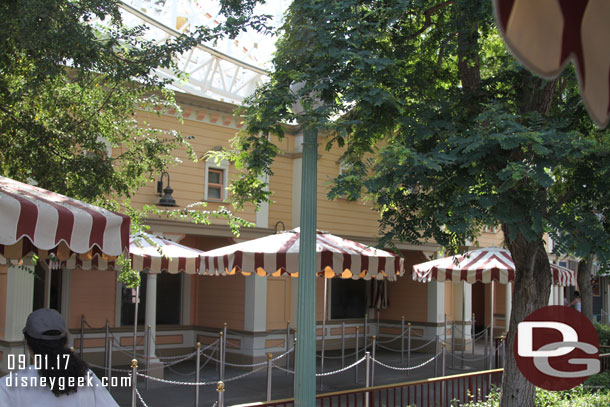 The work has wrapped up on the project to enclose a portion of the Standby queue for Toy Story Midway Mania.