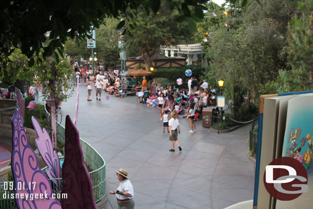 The crowds were waiting for the second Soundsational of the day, since there is no nighttime parade there is a 7pm Soundsational on weekends.