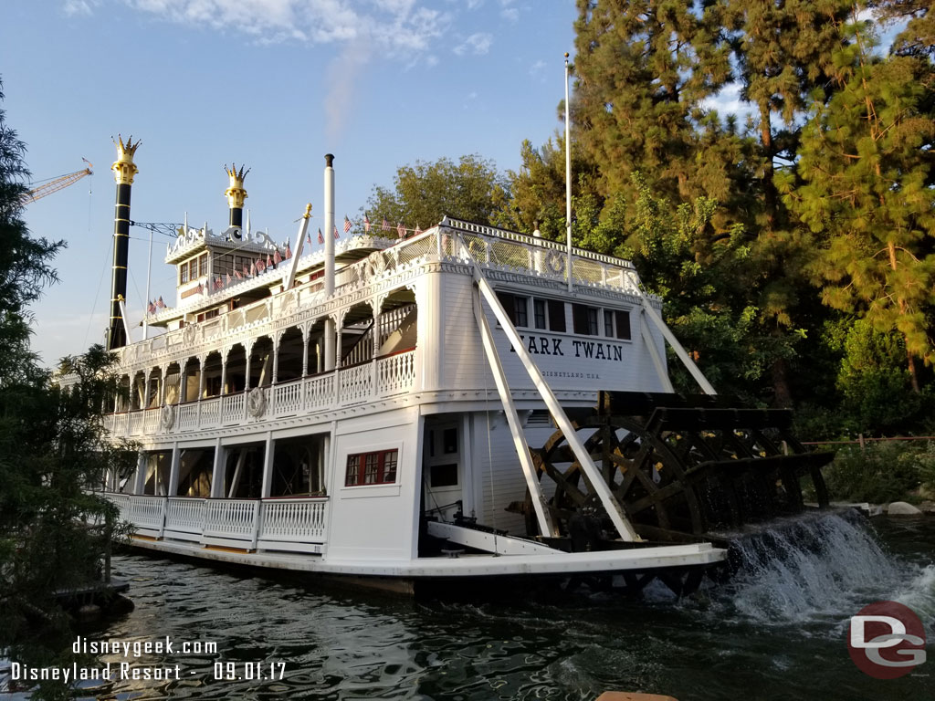 The Mark Twain steaming into position for Fantasmic.