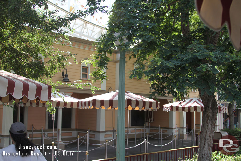 The work has wrapped up on the project to enclose a portion of the Standby queue for Toy Story Midway Mania.