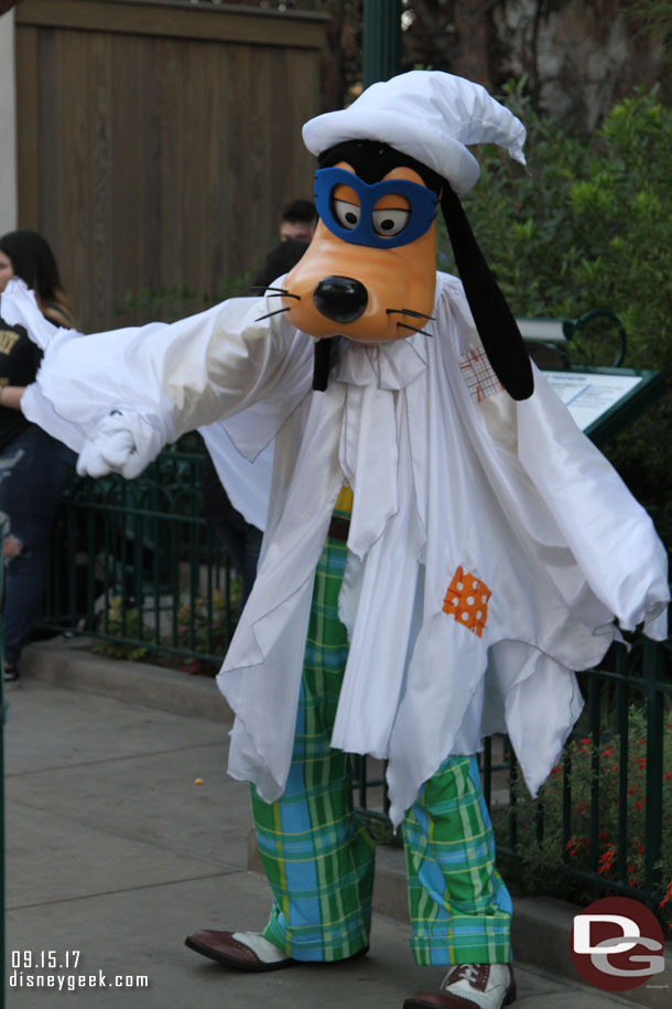 Goofy was out in Carthay Circle.