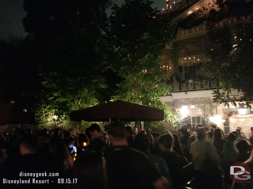 Reached the graveyard at 7:54pm.. so FastPass was not moving very fast.. but it was faster than the 2 hour posted Standby wait.