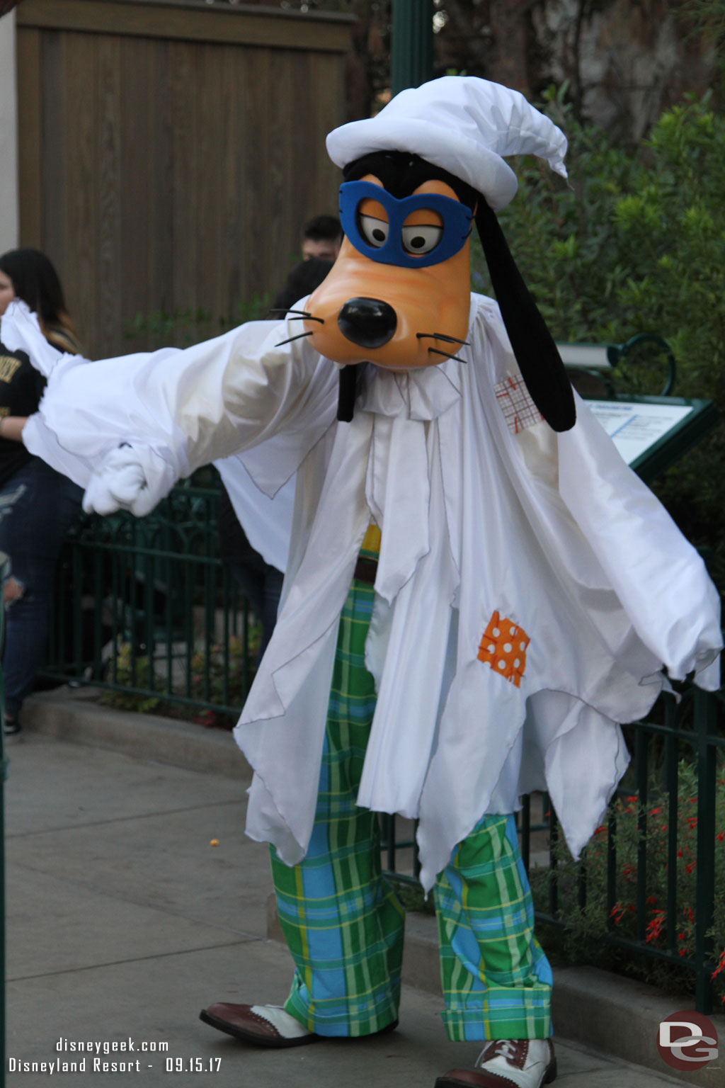 Goofy was out in Carthay Circle.