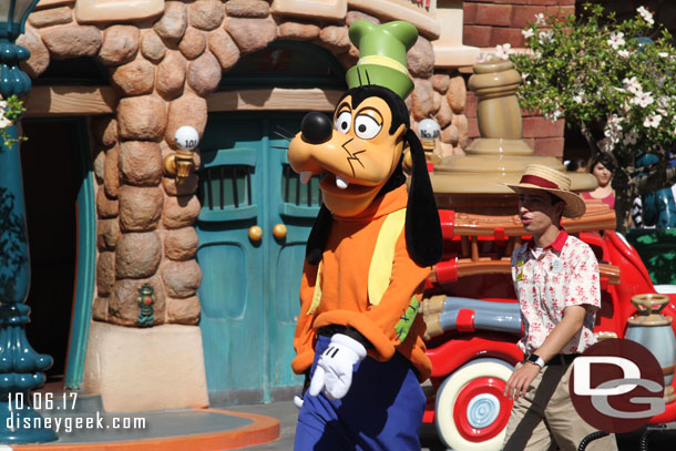 Goofy out for a stroll in Toon Town.