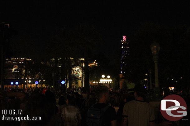 As I walked toward the Bar Area noticed the lights along the walkway were turned off.  This made it a bit more challenging to get through the crowds.  With areas roped off for World of Color and guests queued up for the show plus the large crowds moving around it was a slow walk.